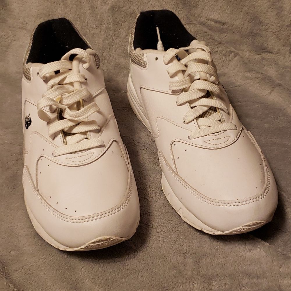 Men's New Balance 451 walking shoe, size 10, white, D width